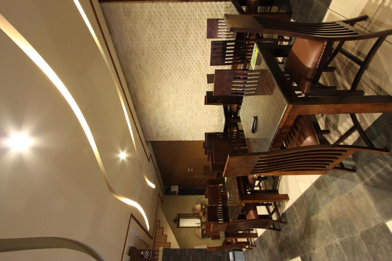 Griya Desa Hotel & Pool 斯勒曼 外观 照片