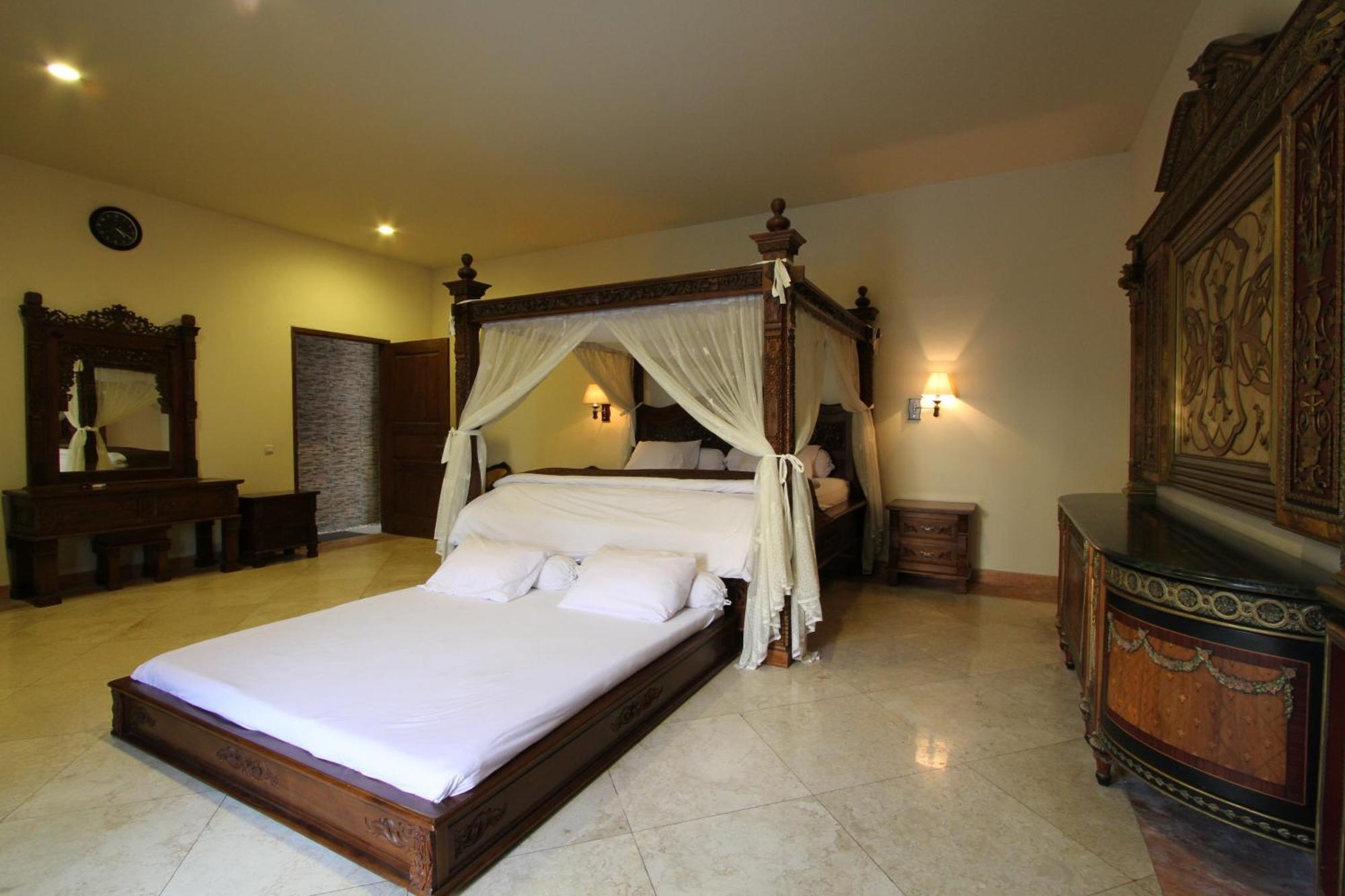 Griya Desa Hotel & Pool 斯勒曼 外观 照片