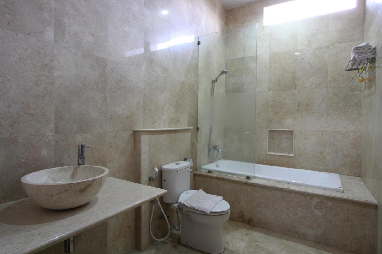 Griya Desa Hotel & Pool 斯勒曼 外观 照片