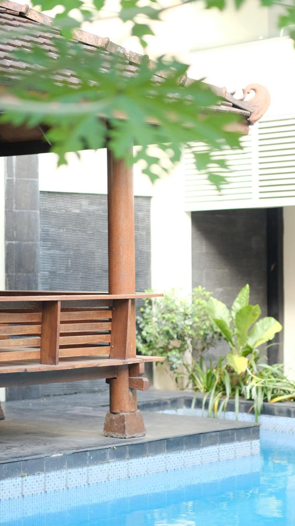 Griya Desa Hotel & Pool 斯勒曼 外观 照片