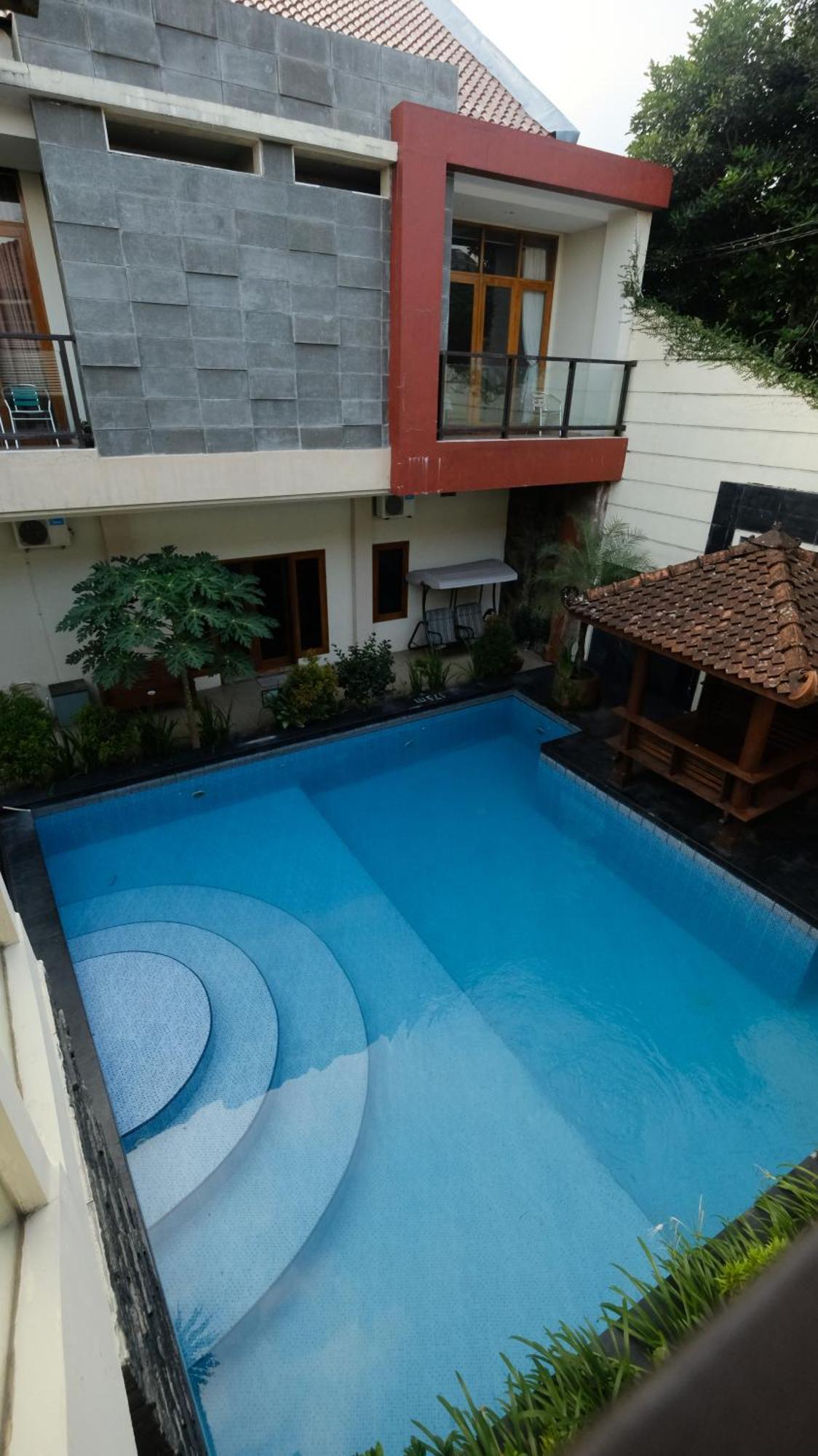 Griya Desa Hotel & Pool 斯勒曼 外观 照片
